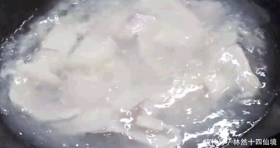 鱼肉|饭店里的鱼片特别滑?其实学会了这步,在家也能做