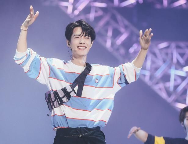 女团|肖战综艺再爆花絮,穿吉利服还跳女团舞蹈,可惜全部一剪没