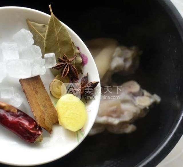 芳香|这是一个美味的卤猪蹄配方,芳香油腻,营养又美味