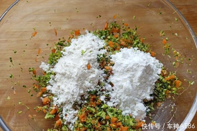 做法|这才是西兰花最好吃的做法,不炒不凉拌,比肉还香,一盘不够吃