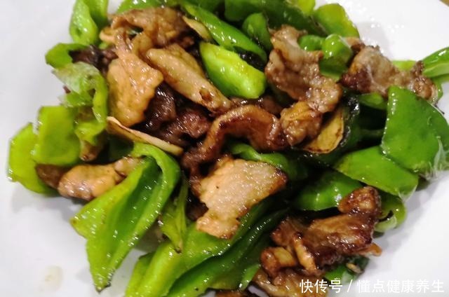 指导|黄磊远程指导何炅做辣椒炒肉,跟我平时做的方法不一样,看着都香