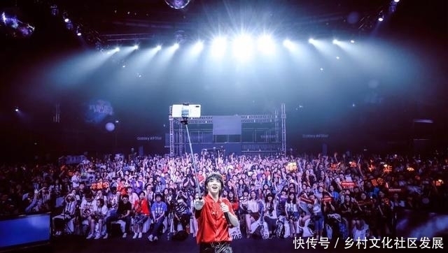 告诉|在鸟巢连开两场演唱会,华晨宇的逆袭人生,告诉你脱胎换骨有多爽
