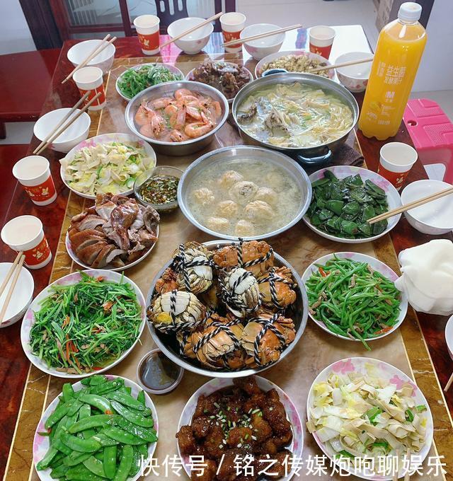 讲究|各地网友晒中秋晚饭,有的丰盛有的讲究,看到最后一个心酸了
