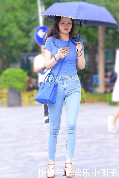 美女|想穿搭的休闲随性一些,青春靓丽,穿出了美女对于美的个性