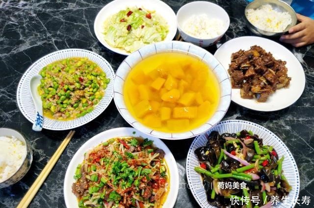 大鱼大肉|闺蜜来蹭饭,我做了5菜一汤,没有大鱼大肉,却吃得很满足