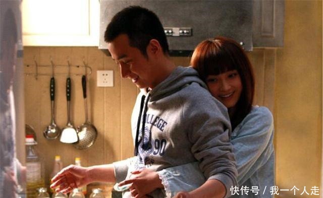 造型|姚笛独自一人现身机场穿着美艳如少女，整体造型却被面部状态毁了