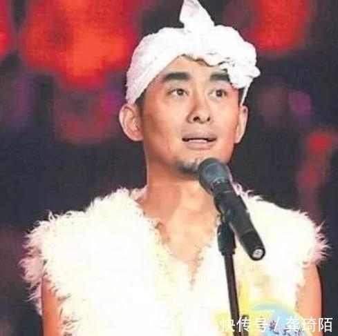  击败|击败凤凰传奇，草根歌手阿宝翻车后退隐歌坛，现在变成软饭男