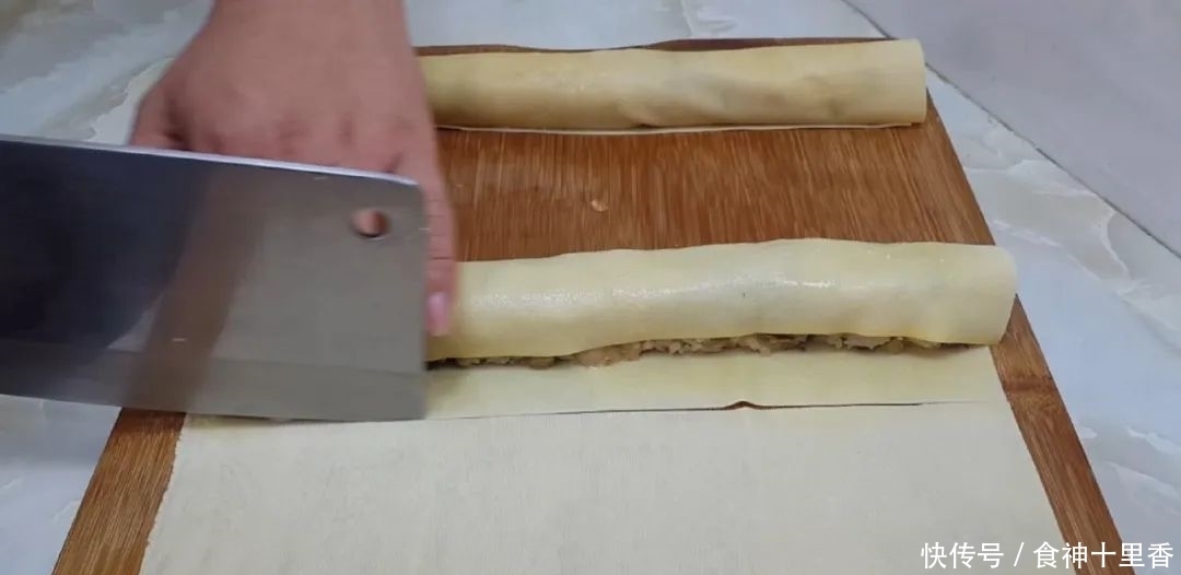 个个|糯米又出新吃法,加2把红枣,个个焦脆又软糯,出锅孩子抢着吃!