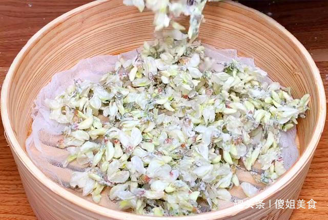  槐花|蒸槐花时，只用面粉就错了，多加这2样，槐花出锅不粘也不坨