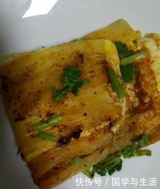 小吃|大妈在校门口卖的小吃,1个6元,每次排长队才买到,便宜又好吃