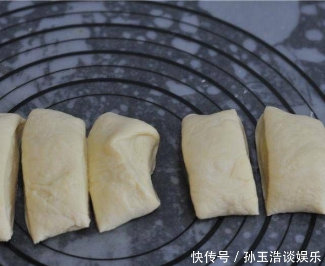  面团|玉米汁蘑菇面包，逼真，甜软上瘾