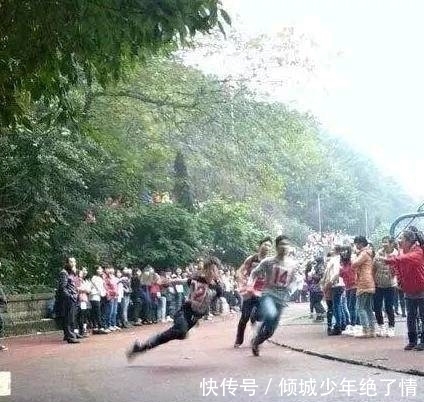 笑话|搞笑图片幽默段子笑话:哈哈,掌握了区分双胞胎的好方法,机智啊