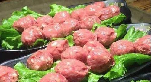  笑话|吃火锅时，盘子里的青菜能否吃掉很多人不懂，服务员笑话