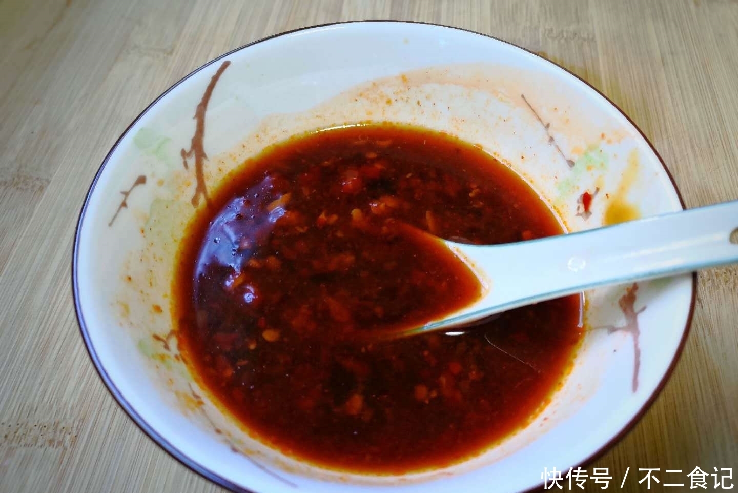 孩子|秋季,孩子宁可不吃肉,也想吃这菜,比吃肉过瘾,三两下吃光一盘