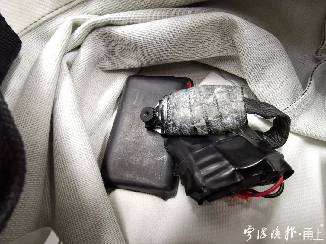 年轻|警方提醒！看到这样的黑色手袋一定要小心！已多名年轻女性受害！