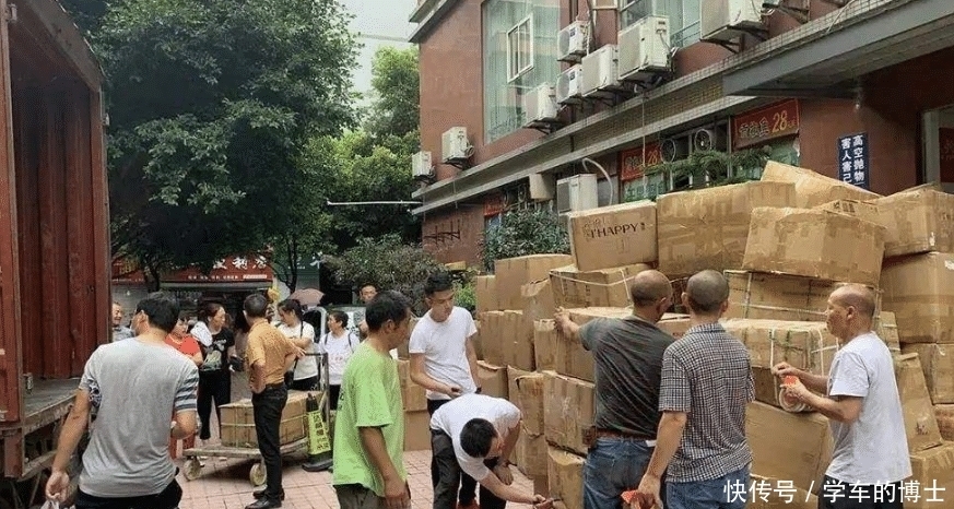  下属|95后小伙卖假鞋卖了7千多万！爸妈都是他的下属！被抓时手机上每秒十几单