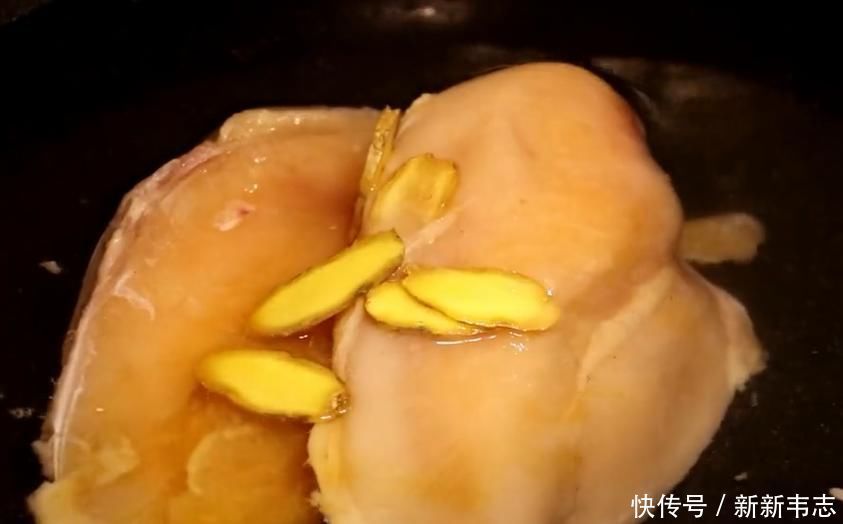经典|经典家常菜“干煸鸡胸”,做法简单,香辣美味,开胃又下饭