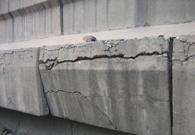 世界|大桥刚建成,为证明质量好,120辆坦克开过却出现12道裂痕