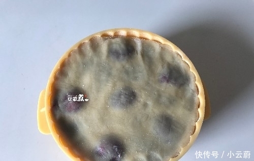 筋面粉|一斤多重的月饼有六个蛋黄,没等回油,就被抢走吃掉,有那么馋吗