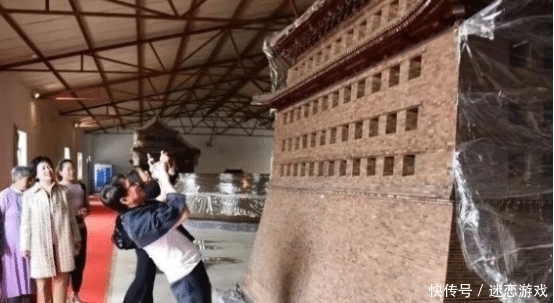  紫檀木博物|身价数十亿的成龙，到“唐僧”家做客看上一套衣柜，一问价格吓一跳