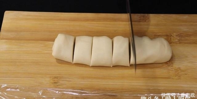 外皮|在家不出门,教你红薯饼的新做法,外皮酥的掉渣,看到它口水直流