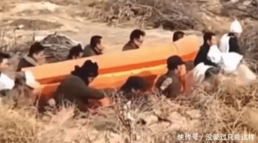 慢慢|抬棺材时为什么棺材不能落地?老者慢慢道出了原因!