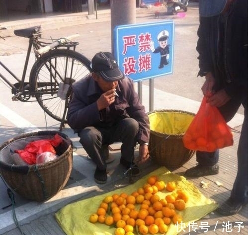 姑娘|现在的姑娘穿衣真的是随性,我在旁边看着都替她感到尴尬