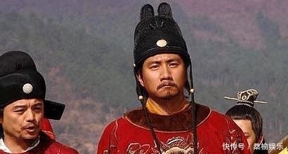 无人|朱元璋走路滑倒，在场大臣无人搀扶，只有一人上前搀扶后被斩杀