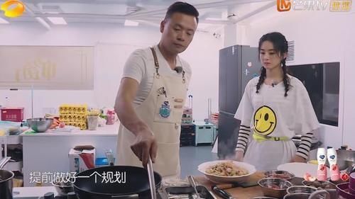 墨迹|赵丽颖嫌大厨墨迹,生气回房间,小声嘟囔却被录下来真不敢相信