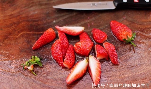 百合草莓酒|这种汤羹没有奶茶贵,却比饮料奶茶好,5元煮一锅,解秋燥还养颜