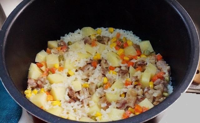  大米淘洗干|推荐六款超好吃的懒人焖饭，简单不失美味