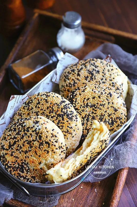 全家人|1斤面粉做6个烧饼,不油不腻,平底锅就能做,刚好全家人的早餐