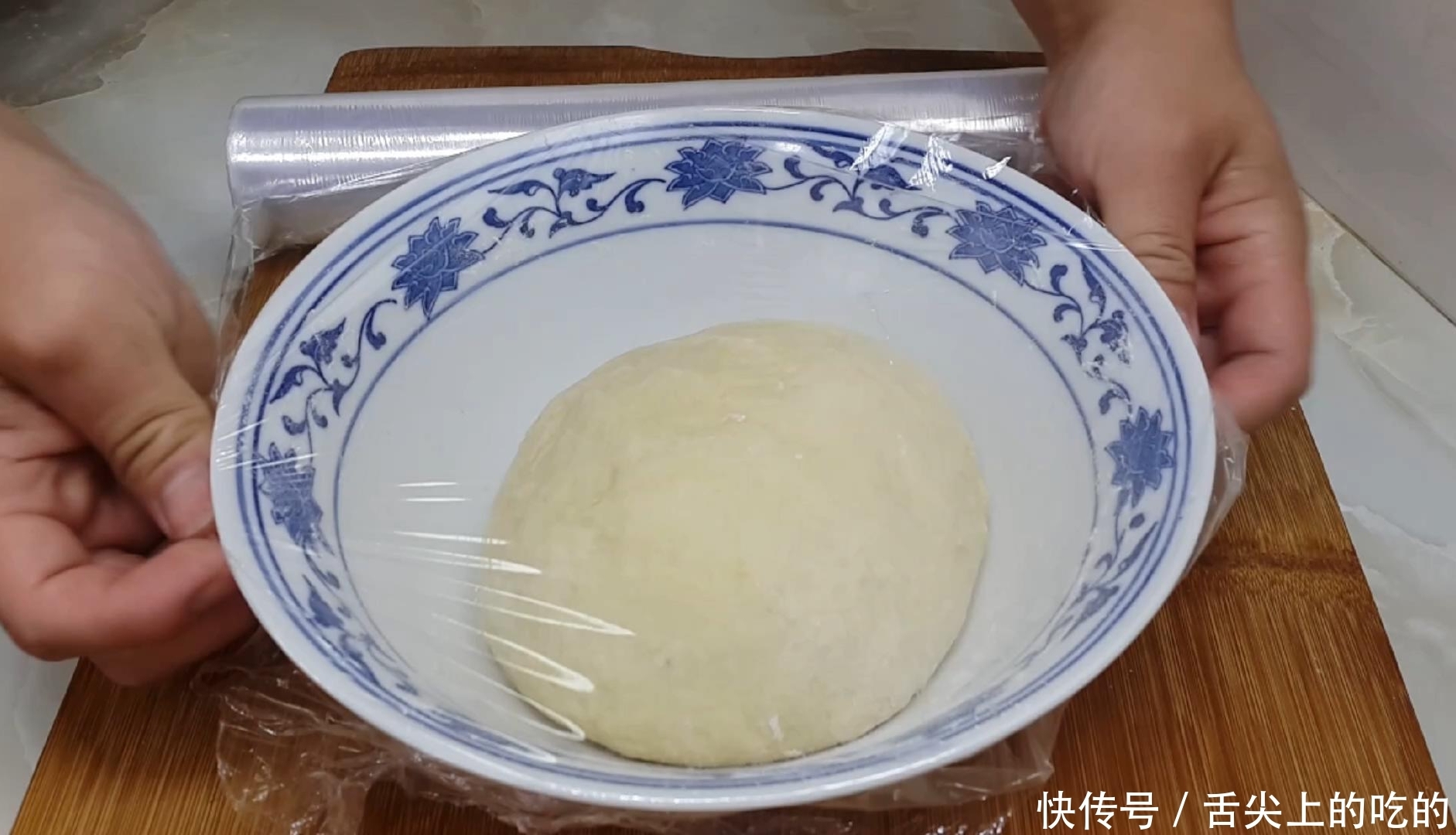 念念不忘|烧饼别买着吃了,加几勺酱料,外皮焦脆又多层,吃过就念念不忘