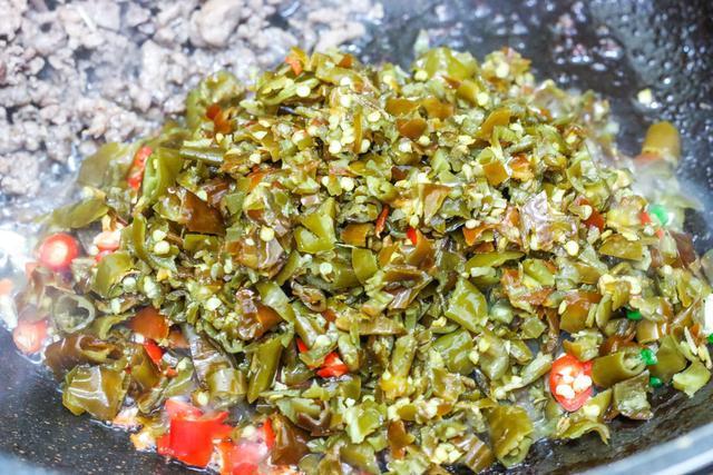  米饭|亲戚来家里串门，做了这道菜，煮了一大锅米饭，大家都没吃尽兴！