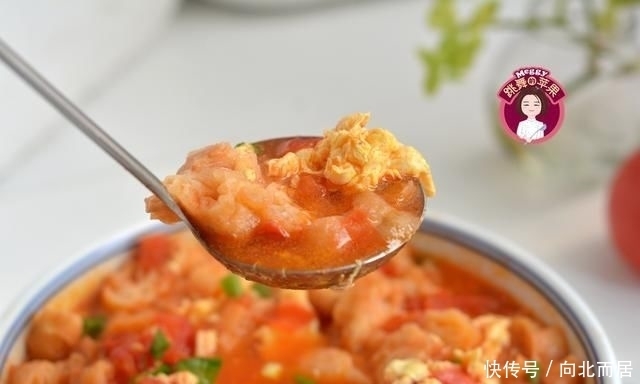  好吃|教你一个剩油条好吃的做法，酸溜开胃特省事，端上桌就差舔盆了