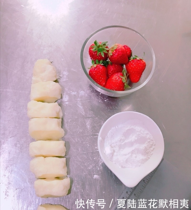 愉悦|午后一杯草莓酸奶糯米滋,心情超愉悦