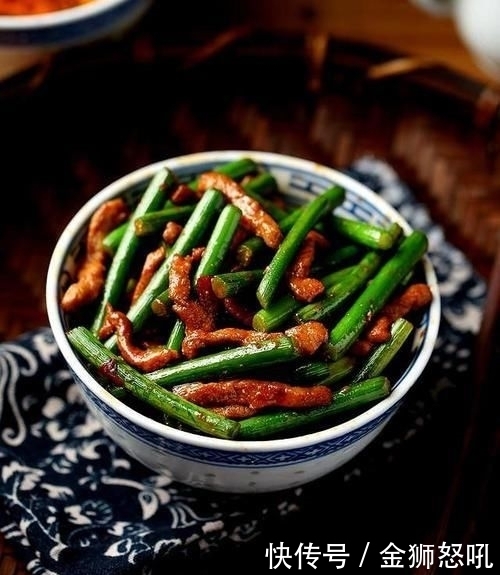 蒜苔炒肉|蒜薹炒肉不是炒老了就是不脆?下锅前腌制下,入味又脆爽