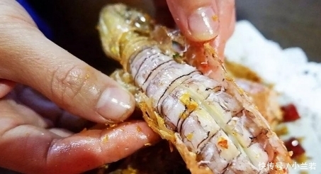 吃皮皮|吃了20年海鲜,才知道皮皮虾上有“拉链”,3秒就能剥好,厉害了