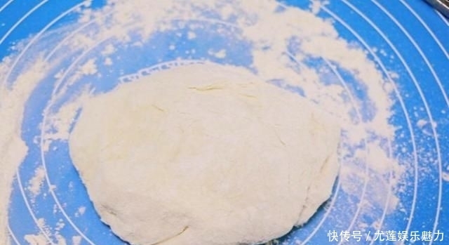  饺子|不要总是用面粉蒸面包。加一把韭菜和两个鸡蛋，比饺子好吃