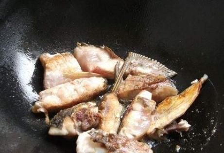 做法|今日中秋,鱼肉用这方法做一锅,比糖醋鱼好吃还下饭,特有面子