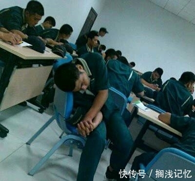 幽默|搞笑图片幽默段子笑话:哈哈,有你这样喂奶的么,你也是可以的啊