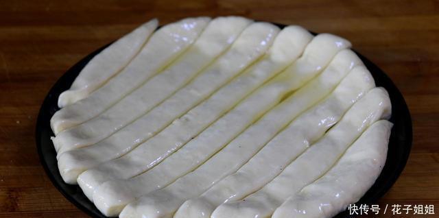 香辣扯面|面粉别再做老一套了,试试这样做,好吃解馋,比手擀面还劲道