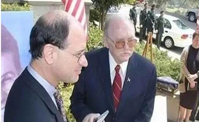 勋章|二战最疯狂牙医,独自灭掉100名日军牺牲,功勋章却迟到了58年