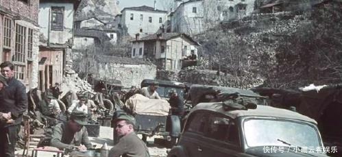 角落|罕见的二战彩色老照片！图二的一幕在战场的每一处角落都发生着
