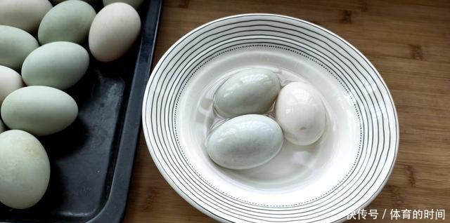 流油|咸鸭蛋这样腌制,个个流油,又香又沙,做蛋黄酥和蛋黄月饼必备
