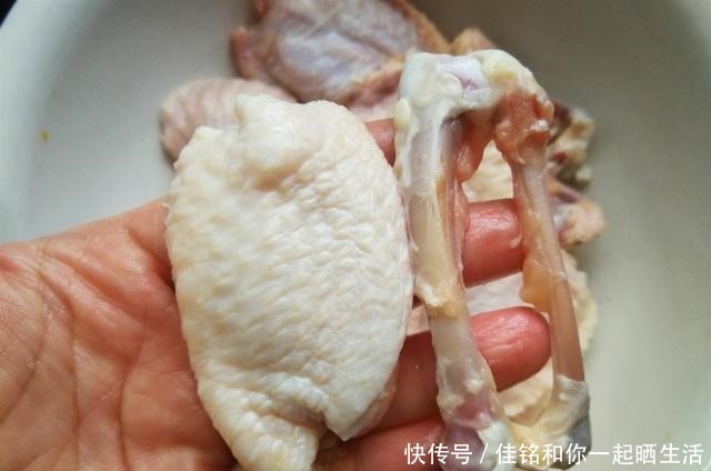 鲜香|街头网红小吃鸡翅包饭，不用烤箱也能做，鲜香美味，学会可以开店