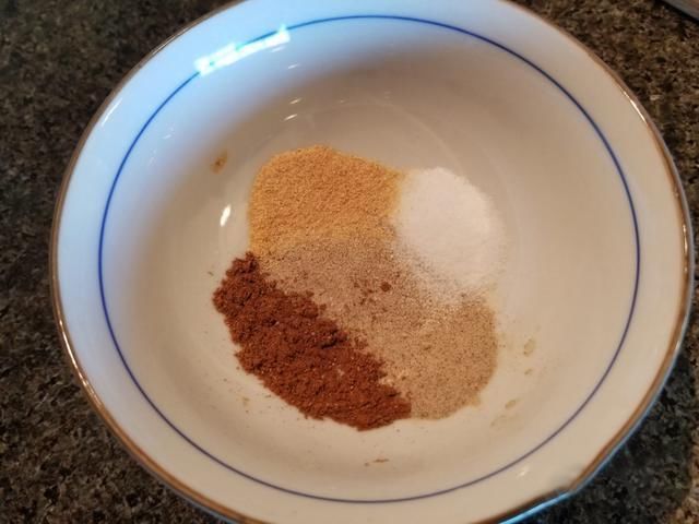 脆皮烧肉|五花肉这吃法太香了,酥脆不油腻,我家经常做,一次5斤不够吃