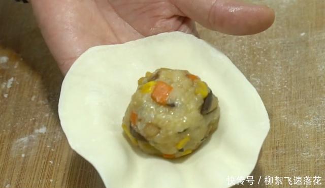 做法|糯米从小吃到大,还是这种做法最好吃,鲜香软糯,没菜也能吃8个