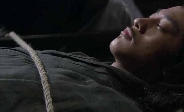 新版|三国演义：同样是绑吕布，老版很有喜感，你看新版被绑成了啥样？