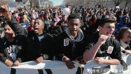 无辜|7比7平局！黑人青年连捅无辜店员七刀，刀刀致命誓要屠光整个白人种族